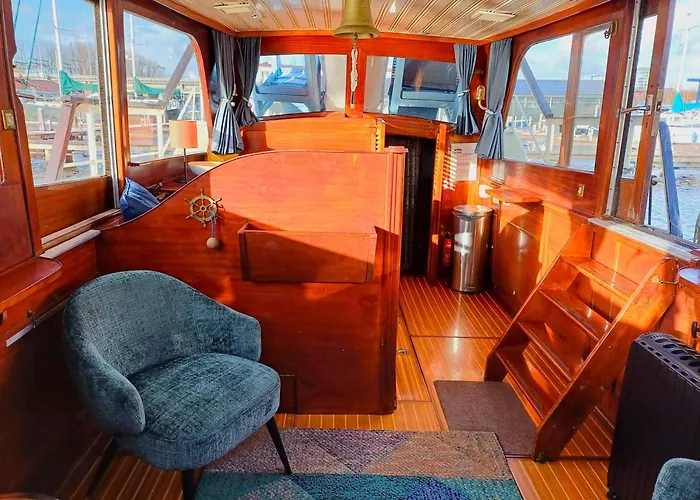 Motorjacht Flint Ботель