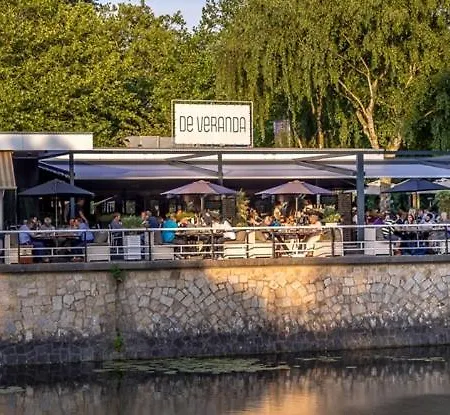 Motorjacht Flint Hotel en barco