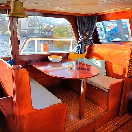 Hotel en barco Motorjacht Flint *