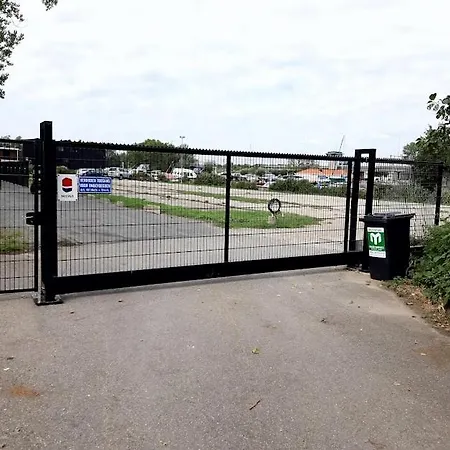 بوتيل Motorjacht Flint