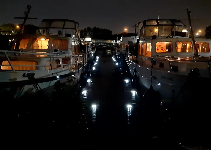 Motorjacht Flint Botel